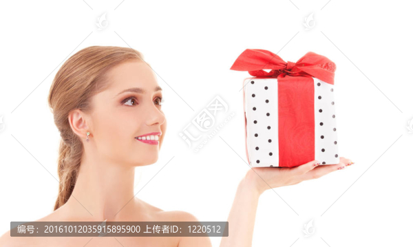 帶禮品盒的快樂女孩