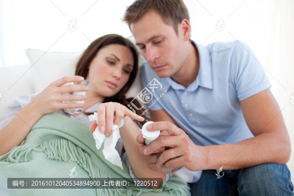 體貼丈夫照顧妻子
