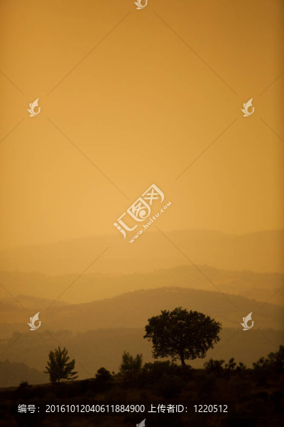 典型的意大利景觀在翁布里亞大區(qū)山的日落