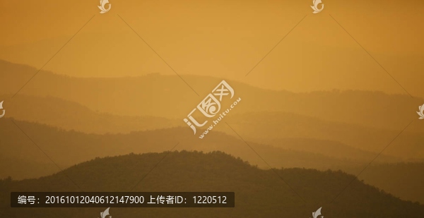 典型的意大利景觀在翁布里亞大區(qū)山的日落