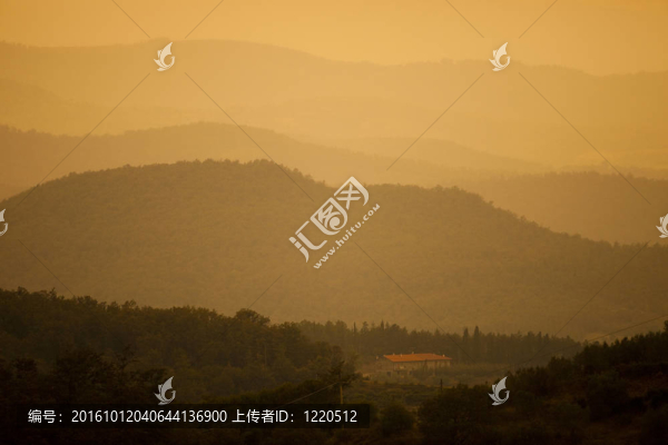 典型的意大利景觀在翁布里亞大區(qū)山的日落