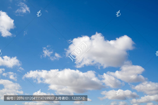 烏云密布的天空