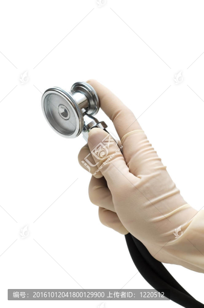 手拿著聽診器，孤立在白色
