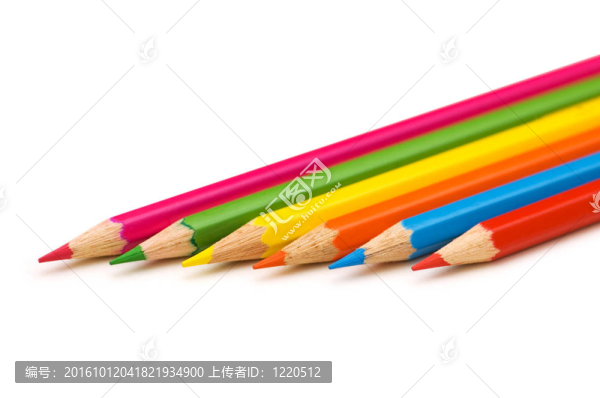 白色背景上的各種鉛筆