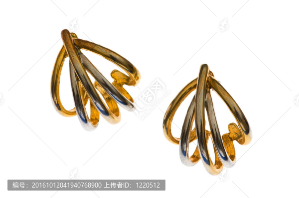 白色背景上的耳環(huán)