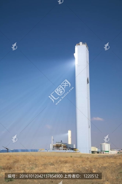 高塔反射太陽光