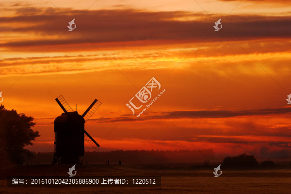 夕陽(yáng)風(fēng)車(chē)