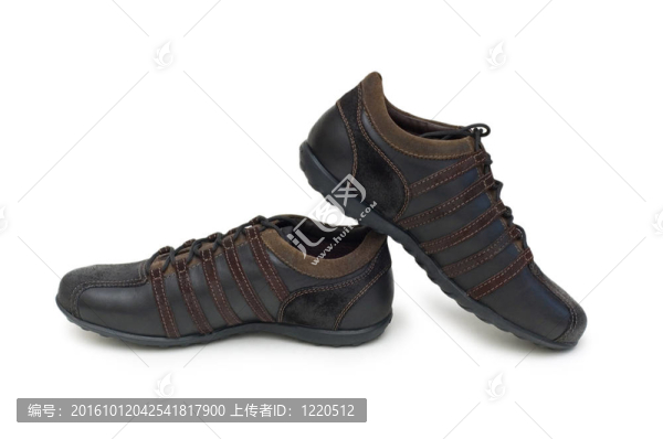 白色背景下的運(yùn)動鞋