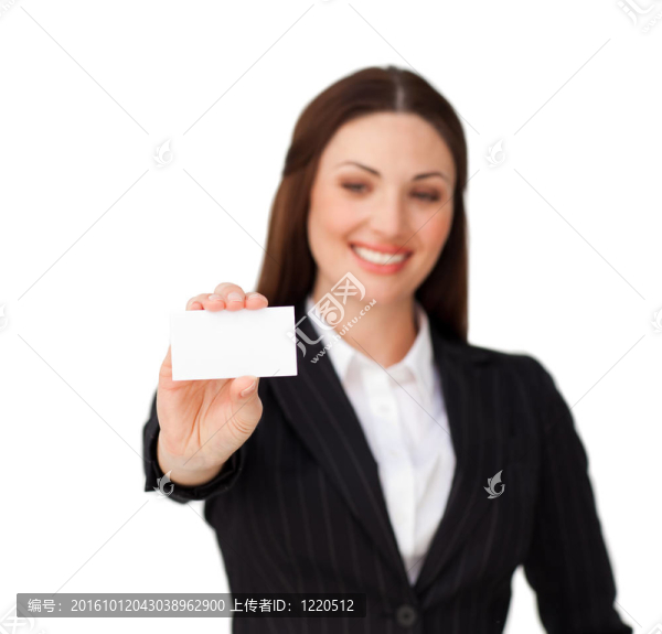自信的商人拿著一個白色的卡片
