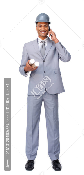 微笑有魅力的建筑師在電話里