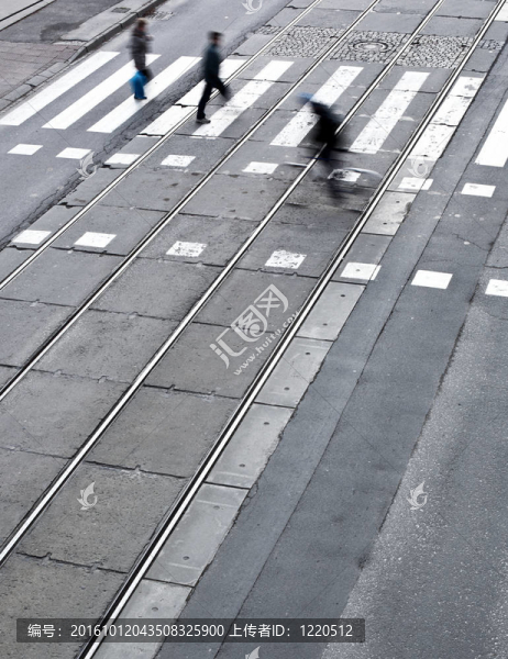 城市交通的概念，城市街道與交叉；軌道；運動自行車
