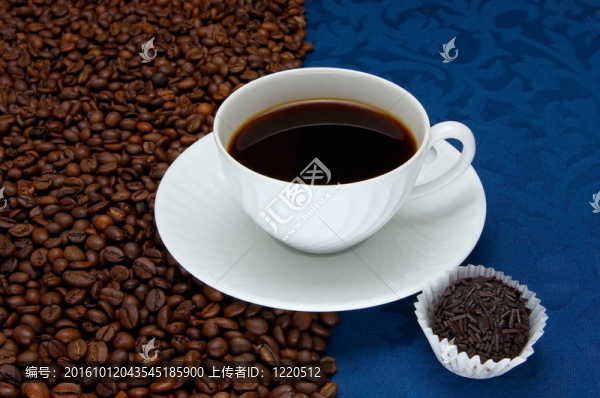 咖啡杯和谷物