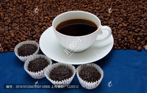 咖啡杯和谷物