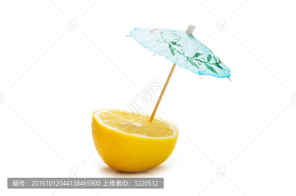 檸檬和雨傘上的白色隔離