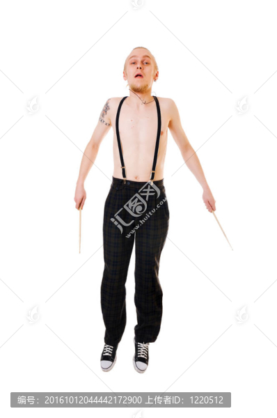 興奮的鼓手跳躍