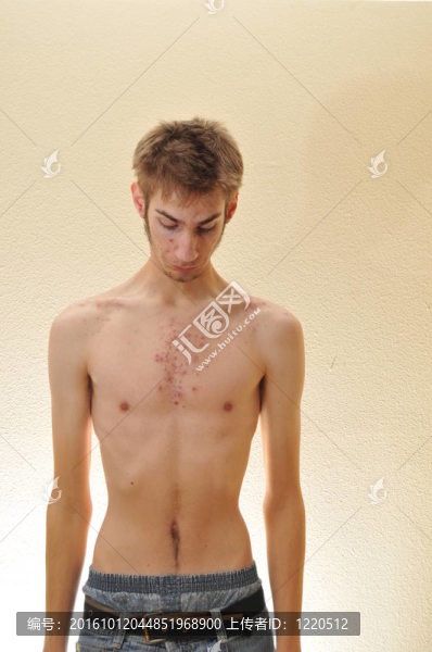 慚愧赤膊的少年