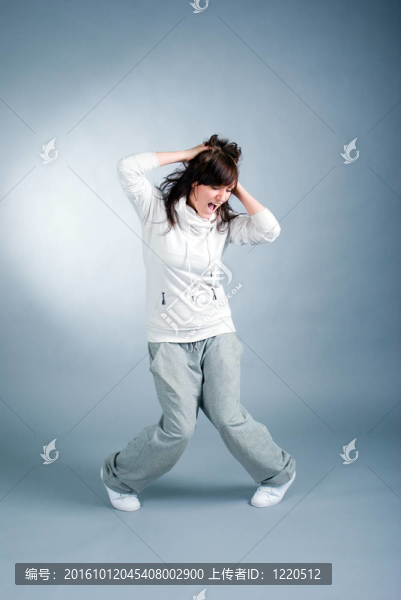 酷看舞者擺姿勢