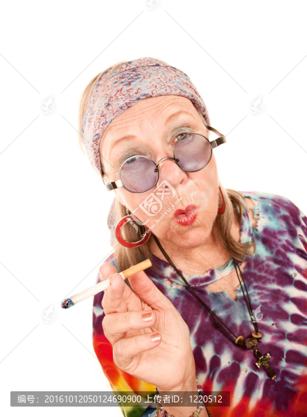 高級(jí)嬉皮抽煙的女人