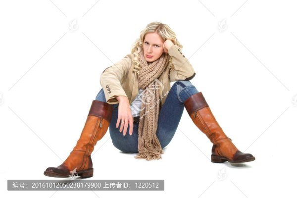 美麗的女人冬天穿白衣服