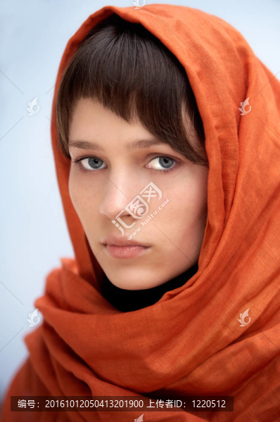 有面紗的魅力女人