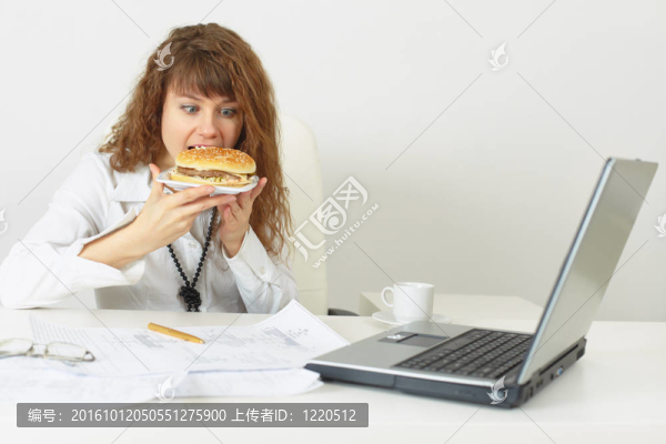 商人趕緊吃不下班