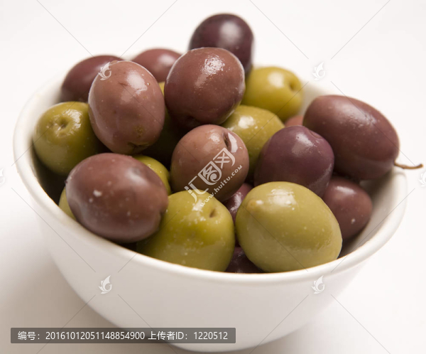 混合橄欖油的碗