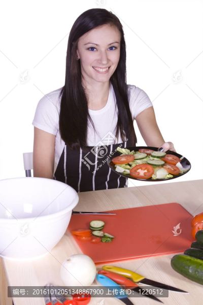 可愛(ài)的青少年準(zhǔn)備食物
