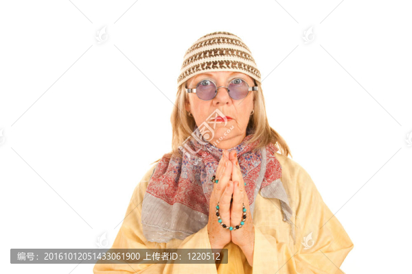 瘋狂的新時代的女人在一個黃色的長袍