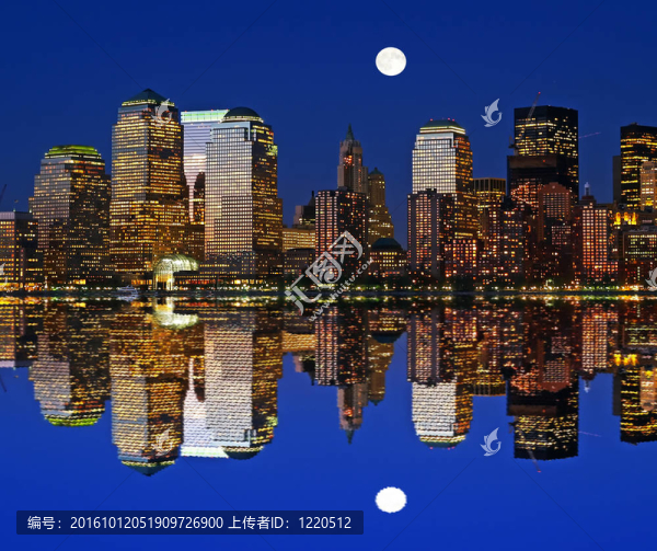曼哈頓的天際線在夜間