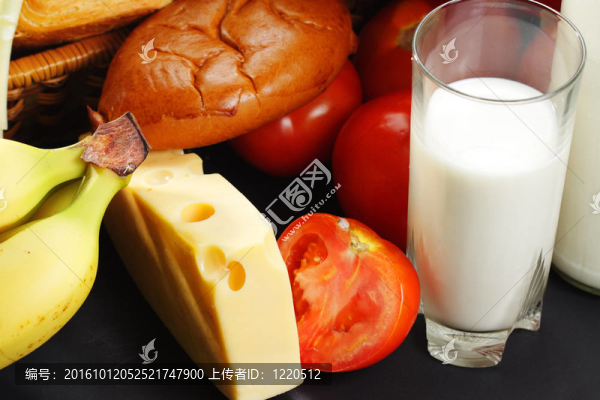 牛奶和奶酪與其他食物
