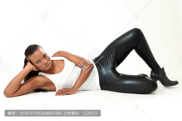 美麗的時尚模特-年輕的女人
