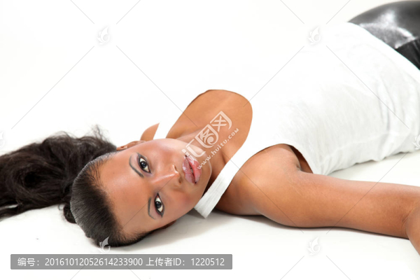 美麗的時尚模特-年輕的女人