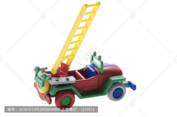 白色背景上的玩具消防車
