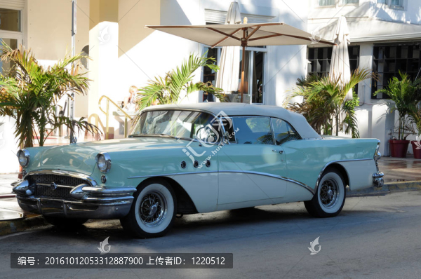 經(jīng)典美國(guó)汽車；海洋大道；邁阿密南灘；美國(guó)佛羅里達(dá)州