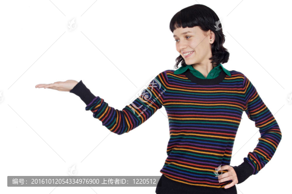 女孩拿著什么
