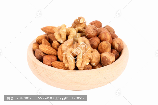 裝滿堅(jiān)果的木頭碗
