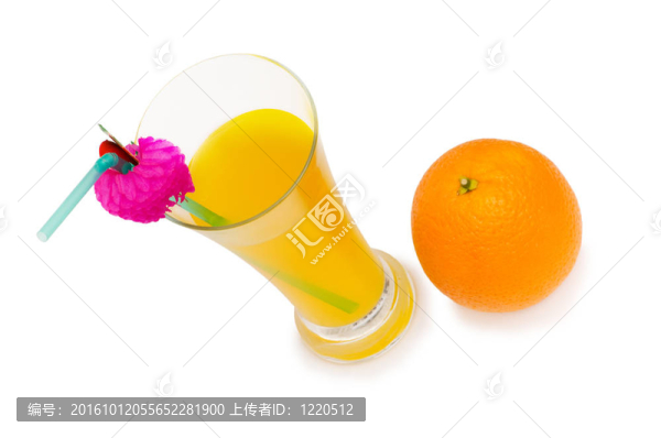 白色背景上的橙色雞尾酒