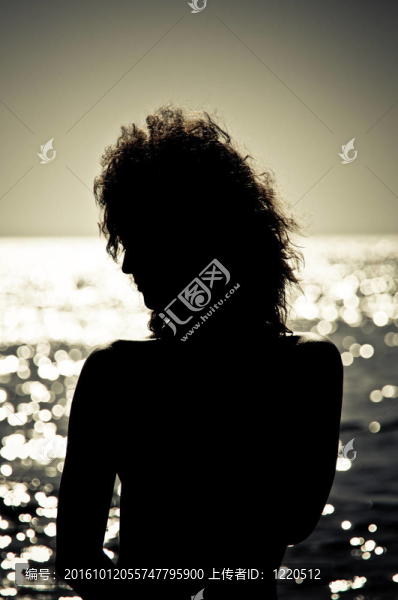 青年女性剪影