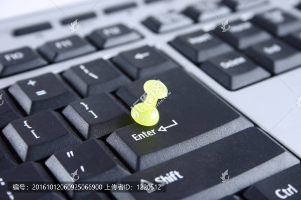 電腦鍵盤上的黃色密碼