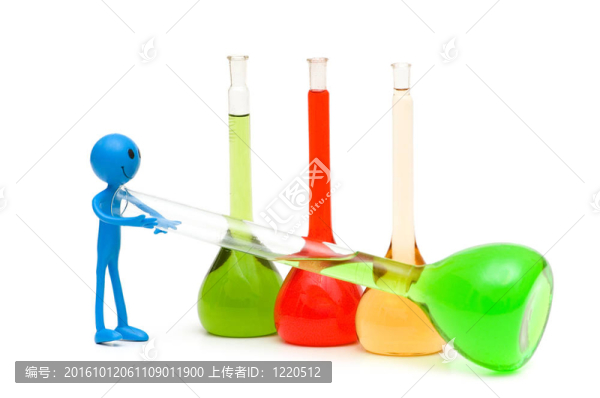 微笑和管孤立在白色