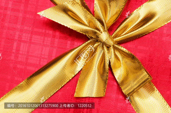 禮品盒與金絲帶關閉