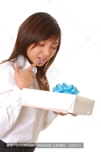 可愛的亞洲女孩的禮物