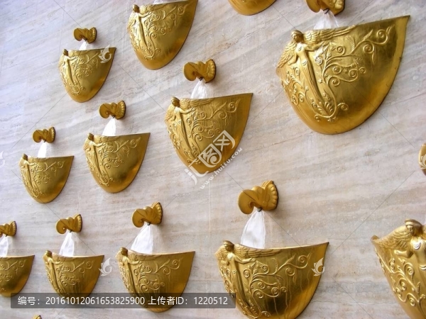 金色的噴泉