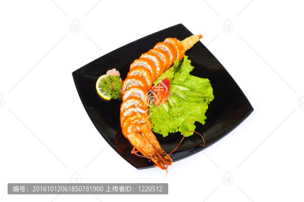 白色背景上的壽司和螃蟹