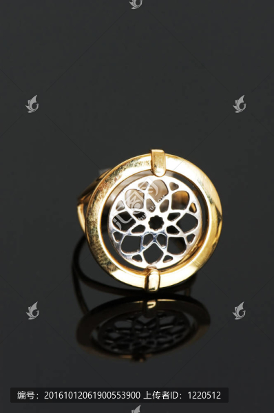 金戒指上的高反光背景