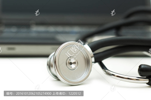 聽診器和筆記本說明概念的數(shù)字安全