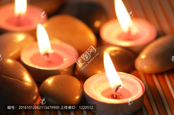 芳香蠟燭和卵石溫泉會(huì)議