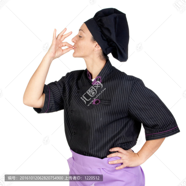 漂亮的廚師女人用黑色的制服