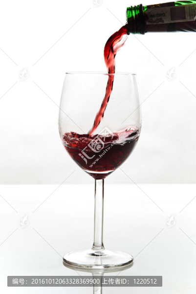 白底紅葡萄酒
