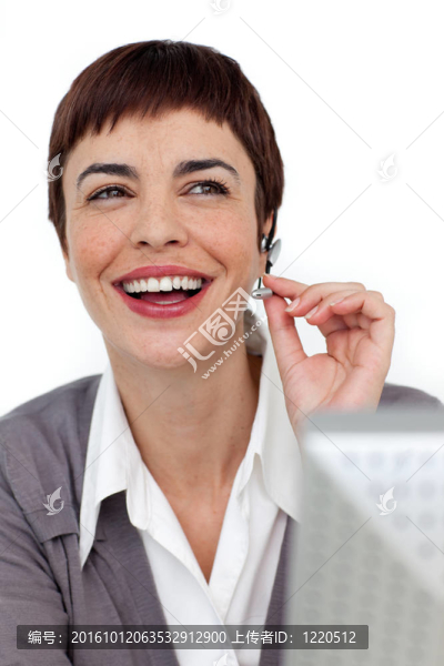 笑的女商人與耳機